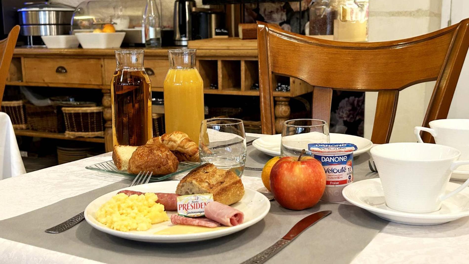 Logis Auberge Le Colombien - Hotel Et Restaurant Villandry Dış mekan fotoğraf
