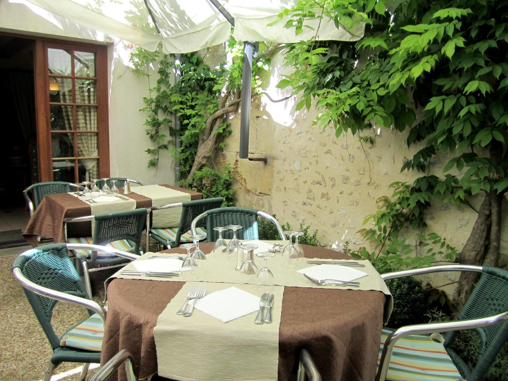 Logis Auberge Le Colombien - Hotel Et Restaurant Villandry Dış mekan fotoğraf