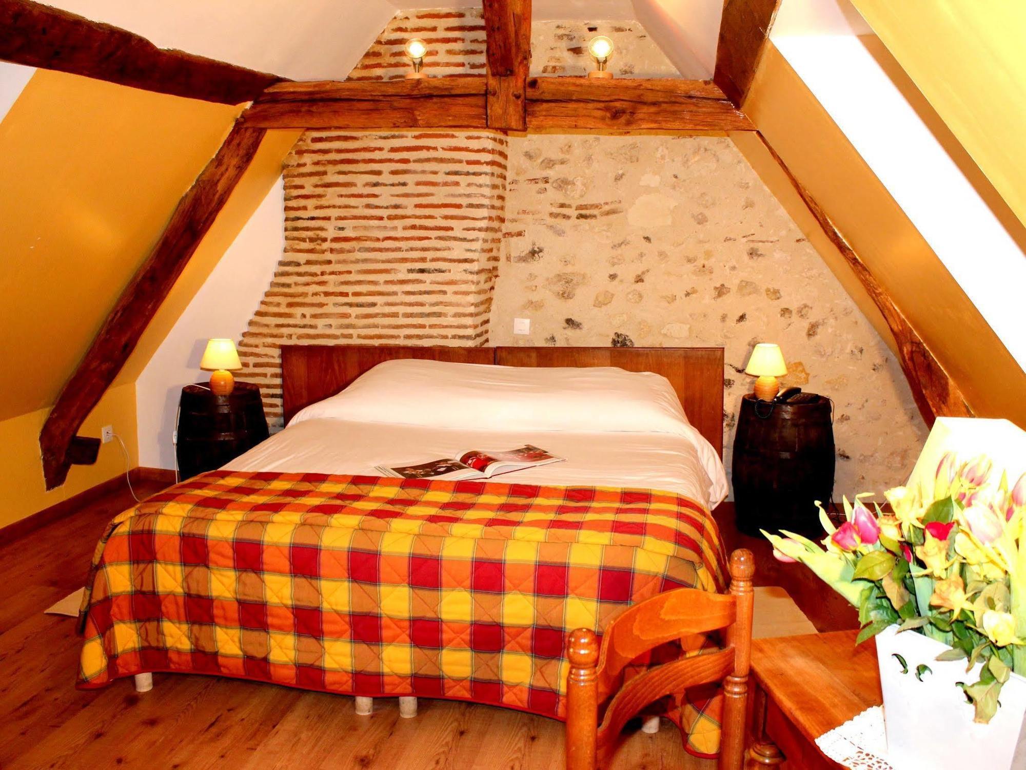 Logis Auberge Le Colombien - Hotel Et Restaurant Villandry Dış mekan fotoğraf