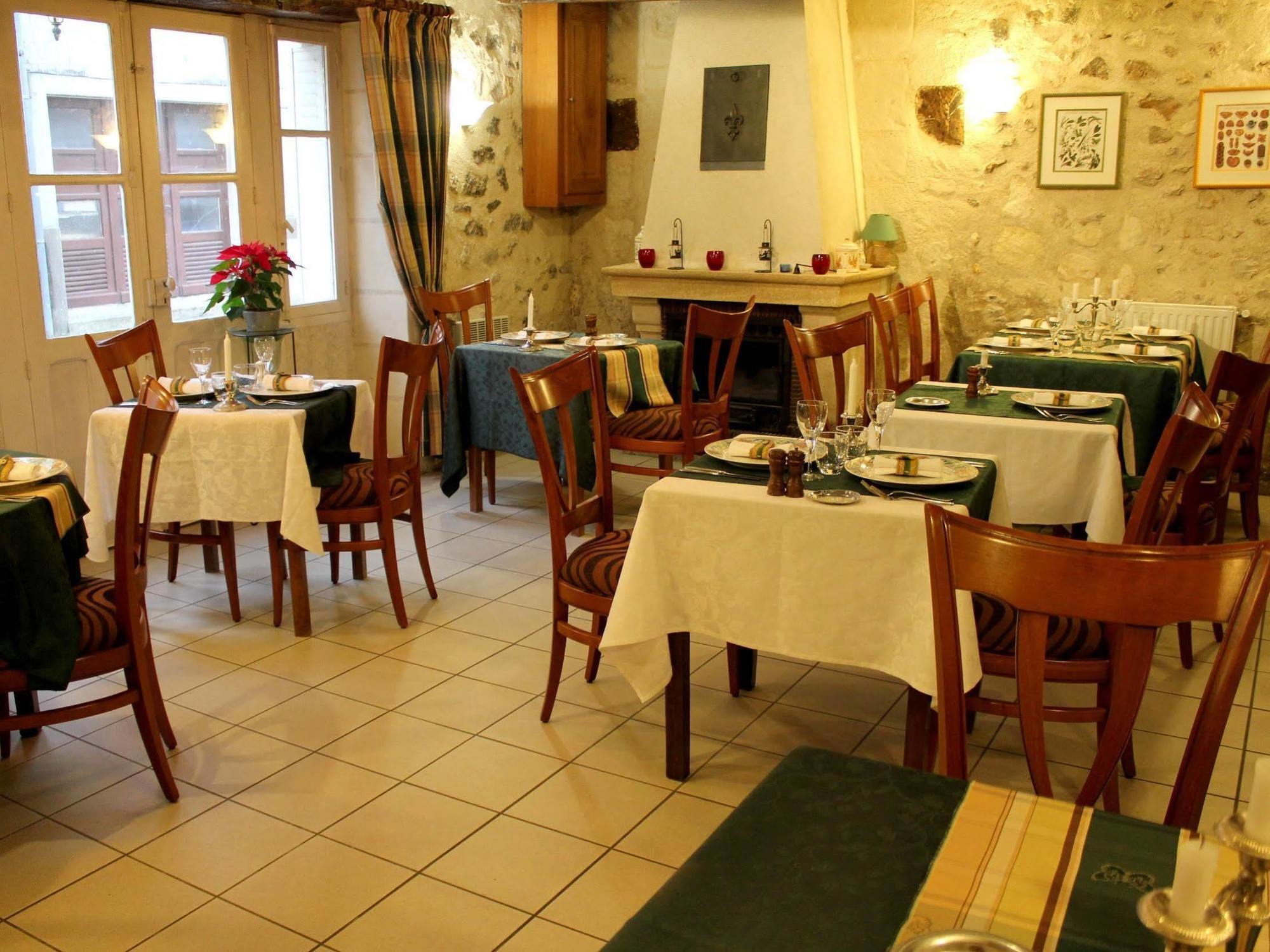 Logis Auberge Le Colombien - Hotel Et Restaurant Villandry Dış mekan fotoğraf