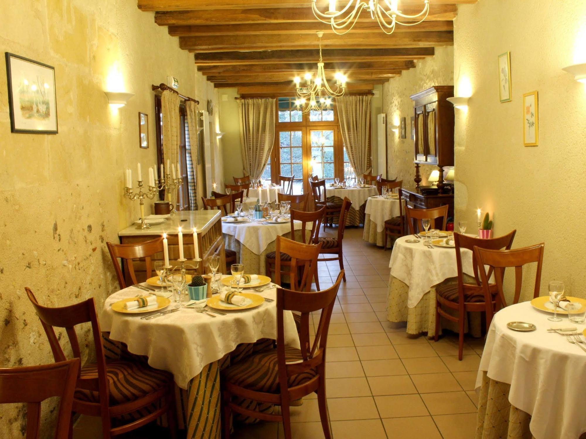 Logis Auberge Le Colombien - Hotel Et Restaurant Villandry Dış mekan fotoğraf