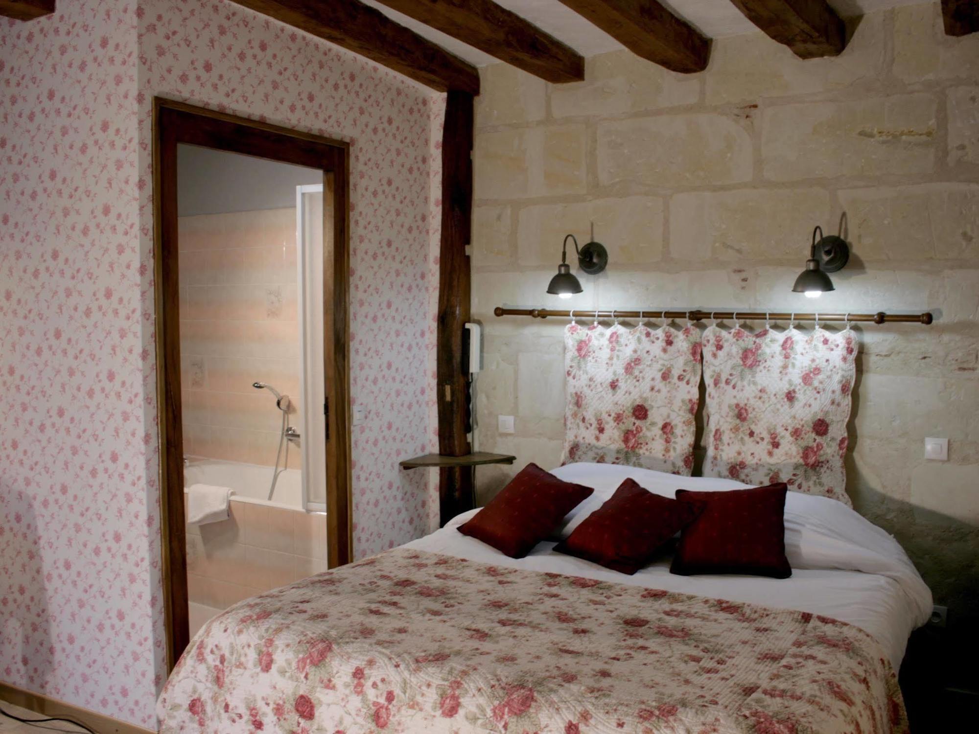 Logis Auberge Le Colombien - Hotel Et Restaurant Villandry Dış mekan fotoğraf