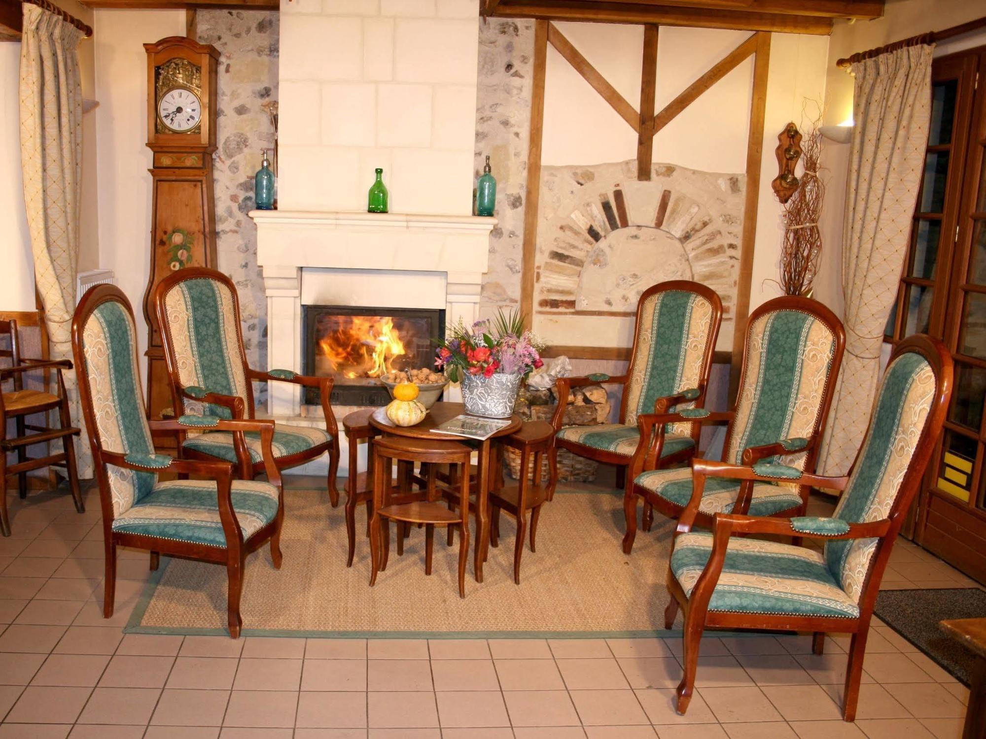 Logis Auberge Le Colombien - Hotel Et Restaurant Villandry Dış mekan fotoğraf